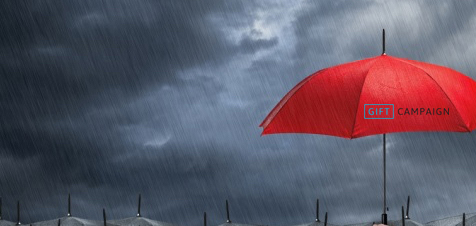 ombrello rosso con logo