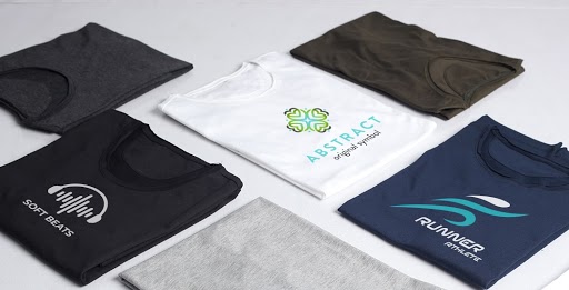 magliette con logo