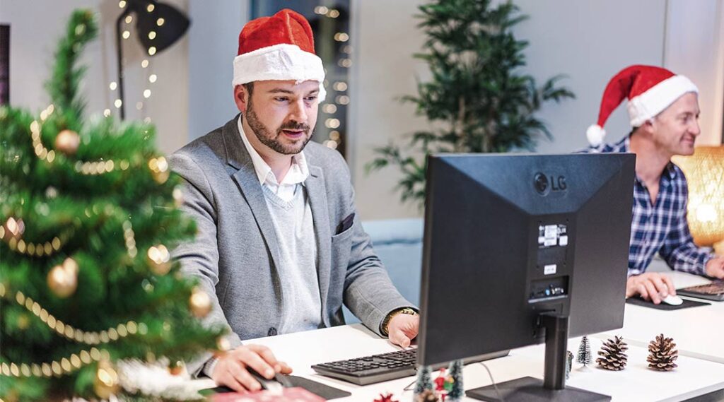 indossare i cappelli di babbo natale