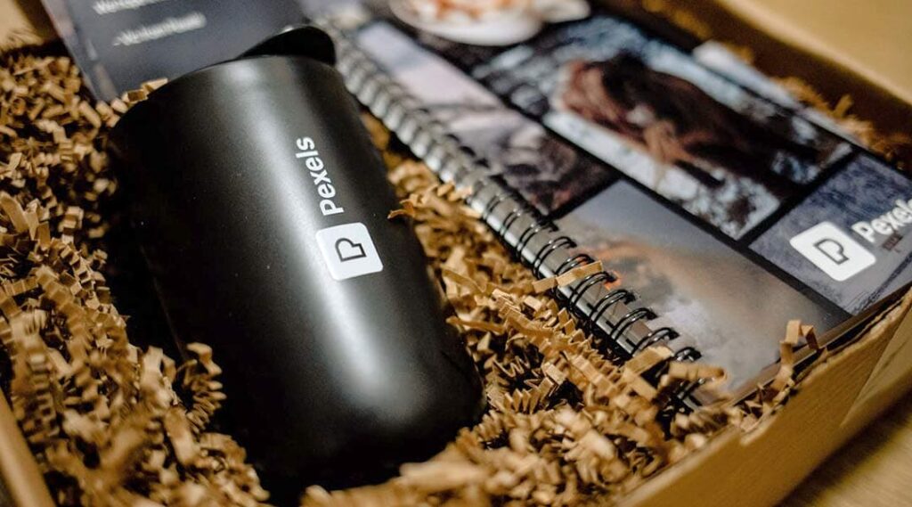 logo aziendale dal design semplice