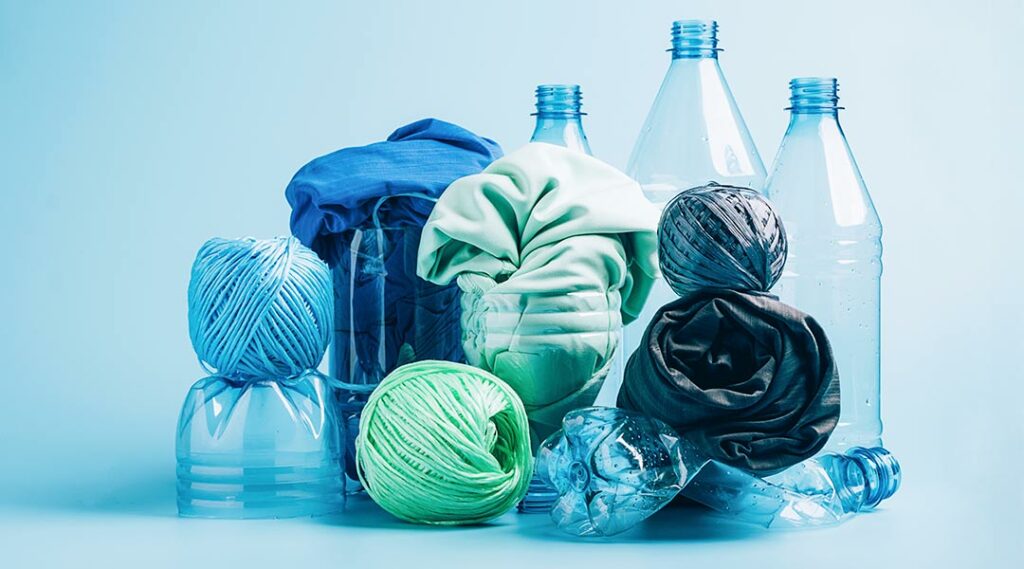 Tessuto realizzato a partire da bottiglie di plastica riciclate