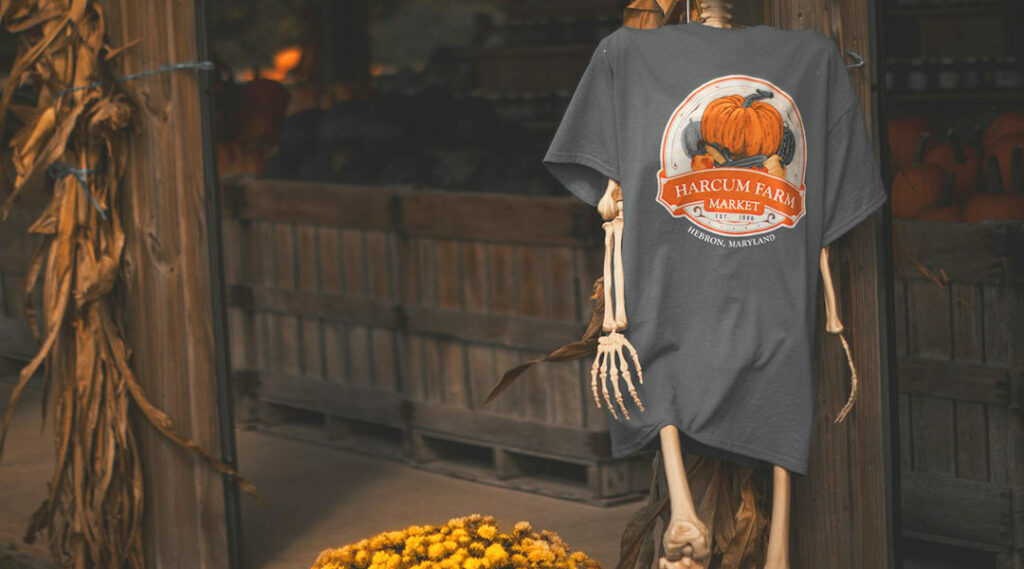 Maglietta nera con zucca tema Halloween