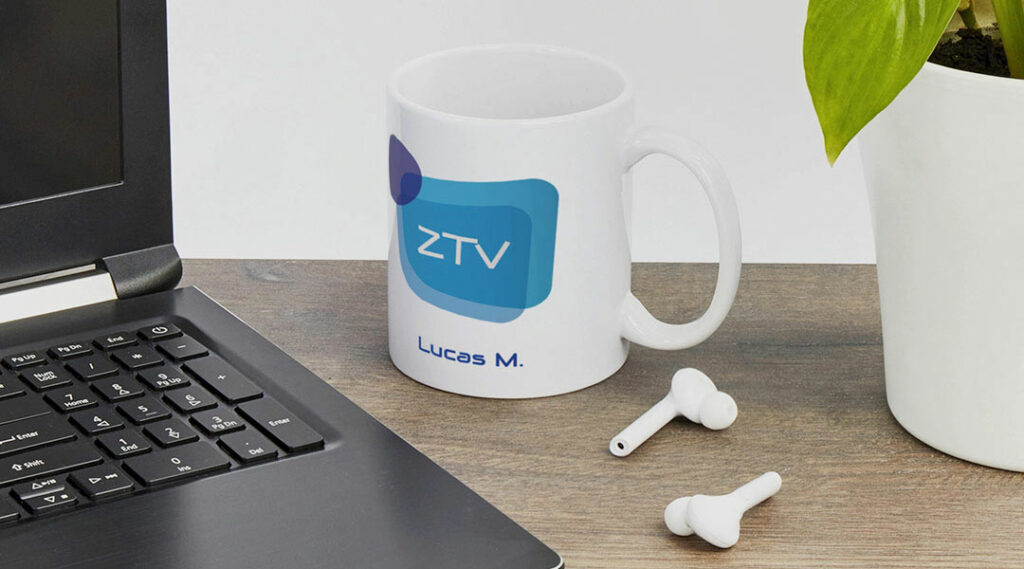 Tazza personalizzata su scrivania