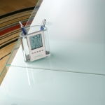 Portapenne personalizzato con calendario, ora e temperatura Curve color trasparente vista ambiente