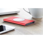 Powerbank wireless da 4.000 mAh in alluminio Powercard Chargepad color rosso vista ambiente