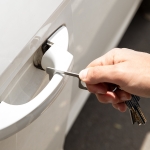 Portachiavi anticontatto promozionale in acciaio inox con anello Key color argento