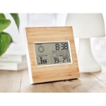 Stazione meteo ecologica con orologio temperatura e calendario Bamboo color legno vista ambiente