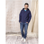 Giubbino in softshell riciclato traspirante 280 g/m² Elevate NXT color blu mare immagine stile di vita