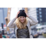 Cappellini invernali con logo aziendale leggeri riciclati Eco color nero vista ambiente 3