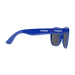 Occhiali da sole retrò sostenibili lenti UV400 RPET color blu reale vista con stampa tampografica