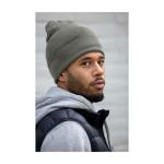 Beanie promozionale invernale doppio risvolto Elevate™ Irwin color sabbia immagine stile di vita