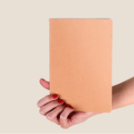 Taccuino A5 con copertina in cartone e pagine a righe color crema color naturale terza vista