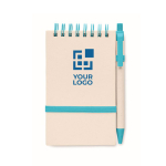 Blocco note con logo A6 riciclato pagine a righe con penna EcoMilky color turchese vista area di stampa