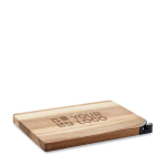 Tagliere rettangolare in legno di acacia con affilalame su un angolo color legno vista area di stampa