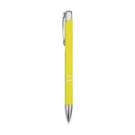 Penna in alluminio riciclato con finitura laccata e inchiostro nero color giallo vista laterale