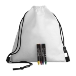 Zainetto bianco in RPET da 80 g/m² con quattro pastelli a cera color bianco prima vista