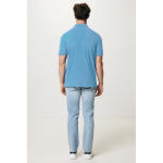 Polo piqué vestibilità regular in eco cotone 220 g/m² Iqoniq Yosemite color azzurro ciano quarta vista con modello