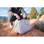 Borsone da viaggio in rPET con ampio scomparto e fascia per trolley color beige vista ambiente 3