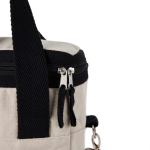 Borsa termica in tela riciclata da 500 g/m² con tracolla e maniglie color bianco sporco quarta vista
