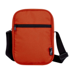 Borsa a tracolla in poliestere riciclato impermeabile con varie tasche seconda vista frontale