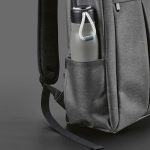 Zaino da 22 litri in nylon riciclato con cerniere impermeabili 15,6” color grigio scuro vista dettaglio