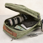 Zaino da 27l con tasca per pc in cotone riciclato cerato da 230g/m² color verde militare quarta vista ambiente