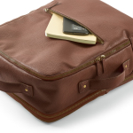 Zaino elegante in pelle riciclata con tasca espandibile per PC 17'' color marrone scuro terza vista dettaglio