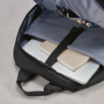 Zaino da 18l in rPET 300D con tasca frontale con zip e tasca laterale 15,6” color nero terza vista dettaglio