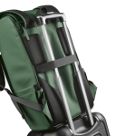 Zaino da 20l in ecopelle con tasca imbottita posteriore per pc portatili color verde vista dettaglio