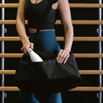 Borsa sportiva impermeabile in plastica ecologica con tasca nascosta 50L color nero vista ambiente