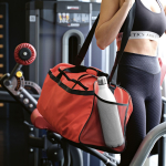 Borsa sportiva impermeabile in plastica ecologica con tasca nascosta 50L color rosso vista ambiente