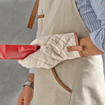 Robusto guanto da cucina in cotone ecologico con pollice separato 280 g/m2 color naturale vista ambiente