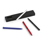 Penna in alluminio riciclato con pulsante magnetico e inchiostro nero color nero vista ambiente
