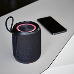 Altoparlante wireless in plastica riciclata con protezione IPX6 30W color nero vista ambiente