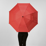 Ombrello antivento in plastica riciclata con manico dritto ø100 color rosso vista ambiente