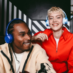 Cuffie wireless on-ear con assistente vocale della Fresh 'n Rebel color azzurro nona vista