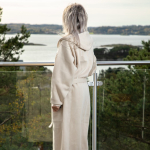 Accappatoio in cotone e poliestere con cappuccio regolabile taglia S/M color beige sesta vista