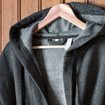 Accappatoio in cotone e poliestere con cappuccio regolabile taglia S/M color grigio scuro sesta vista