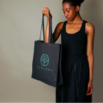 Shopper dai manici lunghi in cotone riciclato certificato GRS 180g/m² color nero vista dettaglio 3