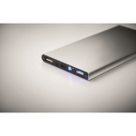 Batteria esterna con logo da 8000 mAh in alluminio color argento opaco quarta vista fotografica