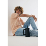 Tazza termica in acciaio inox riciclato con cannuccia e tappo 800ml color nero seconda vista con modello