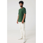T-shirt unisex regular fit in 100% cotone da 80 g/m² Iqoniq color verde bosco terza vista con modello
