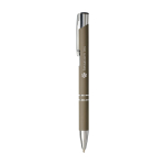 Penna in alluminio con rivestimento morbido al tatto inchiostro nero color grigio scuro vista con logo stampato 2