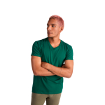 T-shirt tubolare da uomo con scollo a V in cotone da 155 g/m² Roly color nero immagine stile di vita