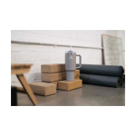 Bicchiere Stanley Quencher H2.0 in acciaio con tappo FlowState™ 1,2l color grigio immagine stile di vita 2