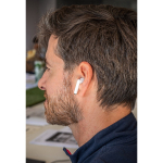 Cuffie wireless con custodia in bambù e 5 ore di autonomia vista ambiente
