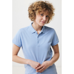 Polo piqué in cotone riciclato donna casual fit M da 220 g/m2 Iqoniq color azzurro ciano quinta vista con modello