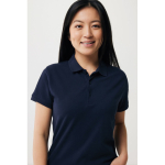 Polo piqué in cotone riciclato donna casual fit M da 220 g/m2 Iqoniq color blu mare quarta vista con modello