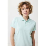 Polo piqué in cotone riciclato donna casual fit M da 220 g/m2 Iqoniq color verde menta quinta vista con modello