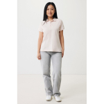 Polo piqué in cotone riciclato donna casual fit M da 220 g/m2 Iqoniq color rosa chiaro seconda vista con modello